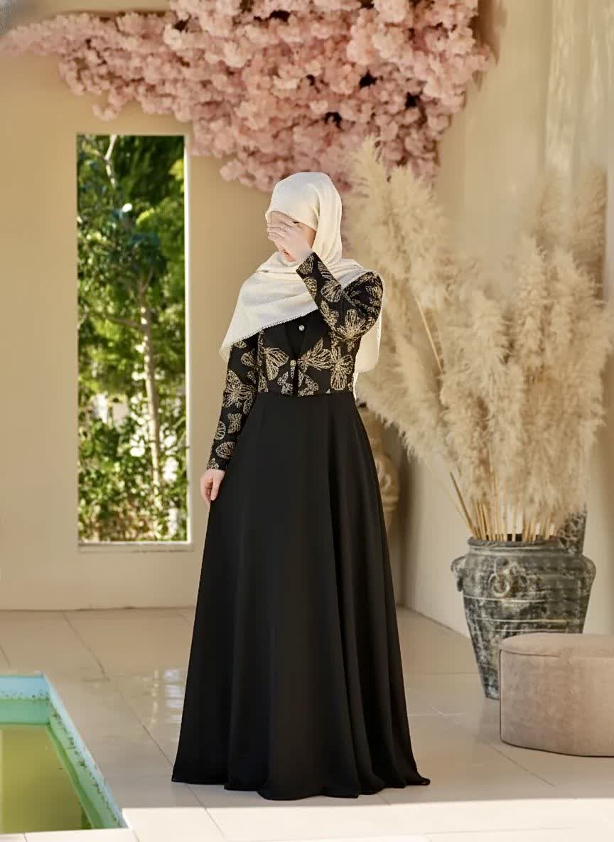 حسنا پروانه مشکی